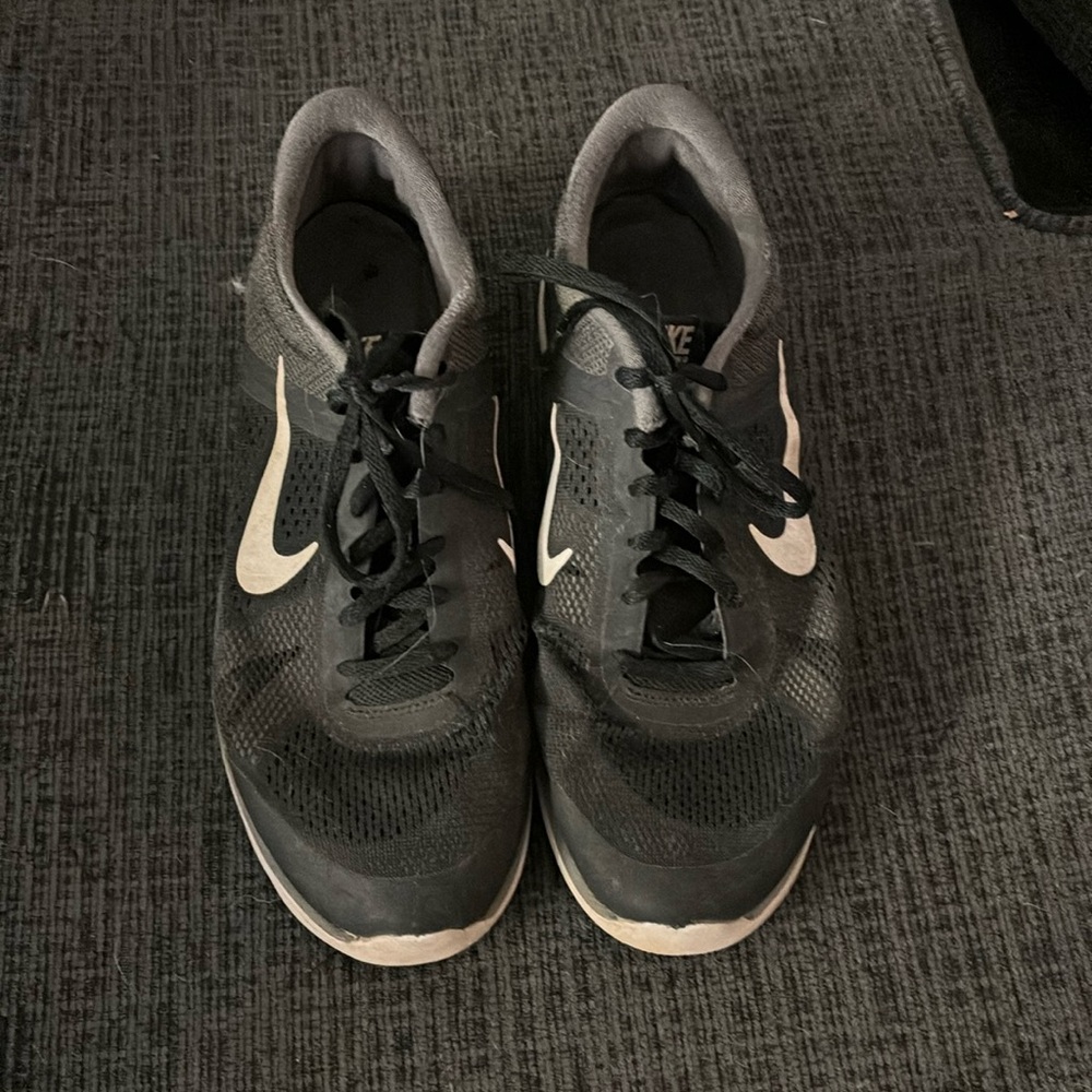 Nike size 10 in-season 5 training shoe
